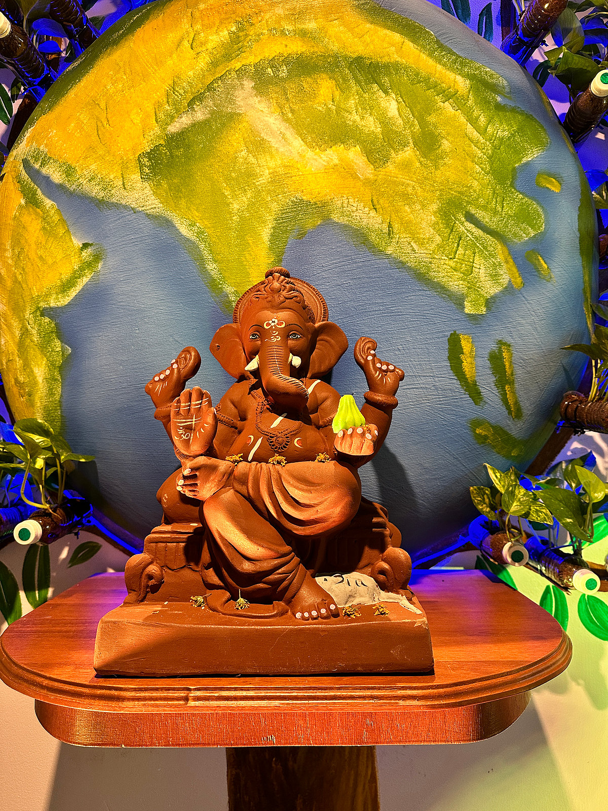 | Ganpati Bappa's idol made up of shaadu maati